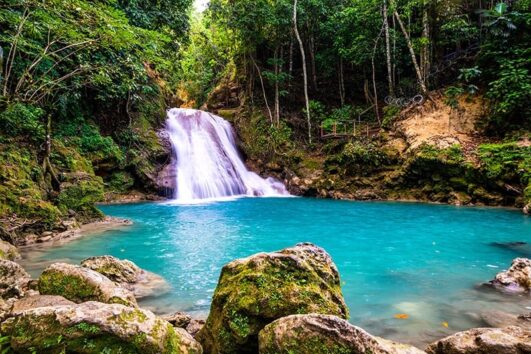 Blue Hole Jamaica tour, island wave tours