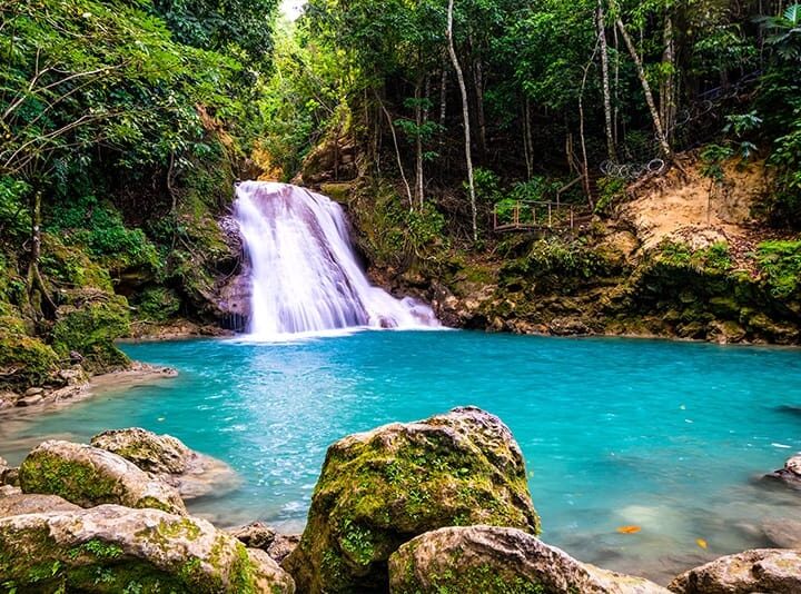 Blue Hole Jamaica tour, island wave tours